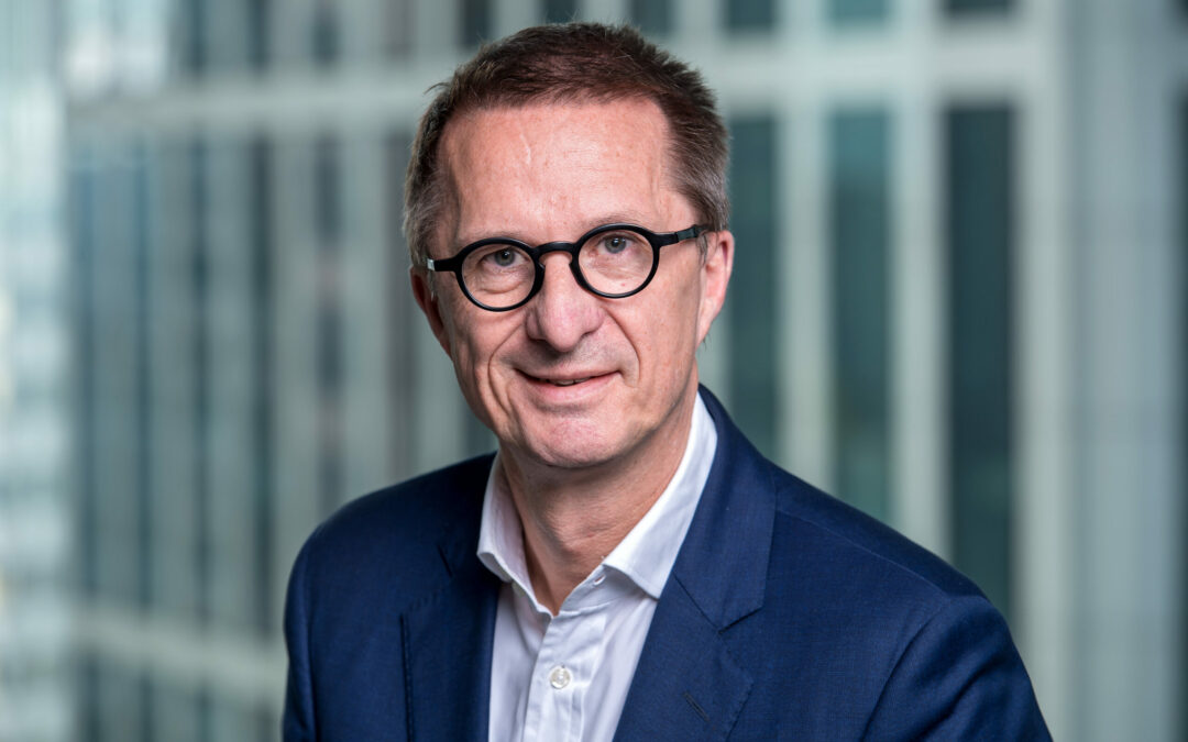 “Die meisten Banken sind heute zu Vermittlern von Chancen und Risiken geworden” – Oliver Behrens im Interview